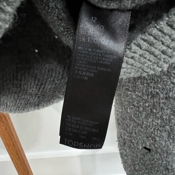 Topshop Women’s Gray and Black Crew Neck Distressed Sweater sz 8 - Picture 4 of 7
